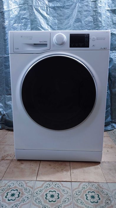 Стиральная инверторная машина Hotpoint-Ariston до 7кг 1200об/м A+++