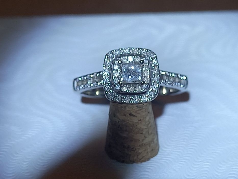 Золотое кольцо с бриллиантами 0.59 кт.