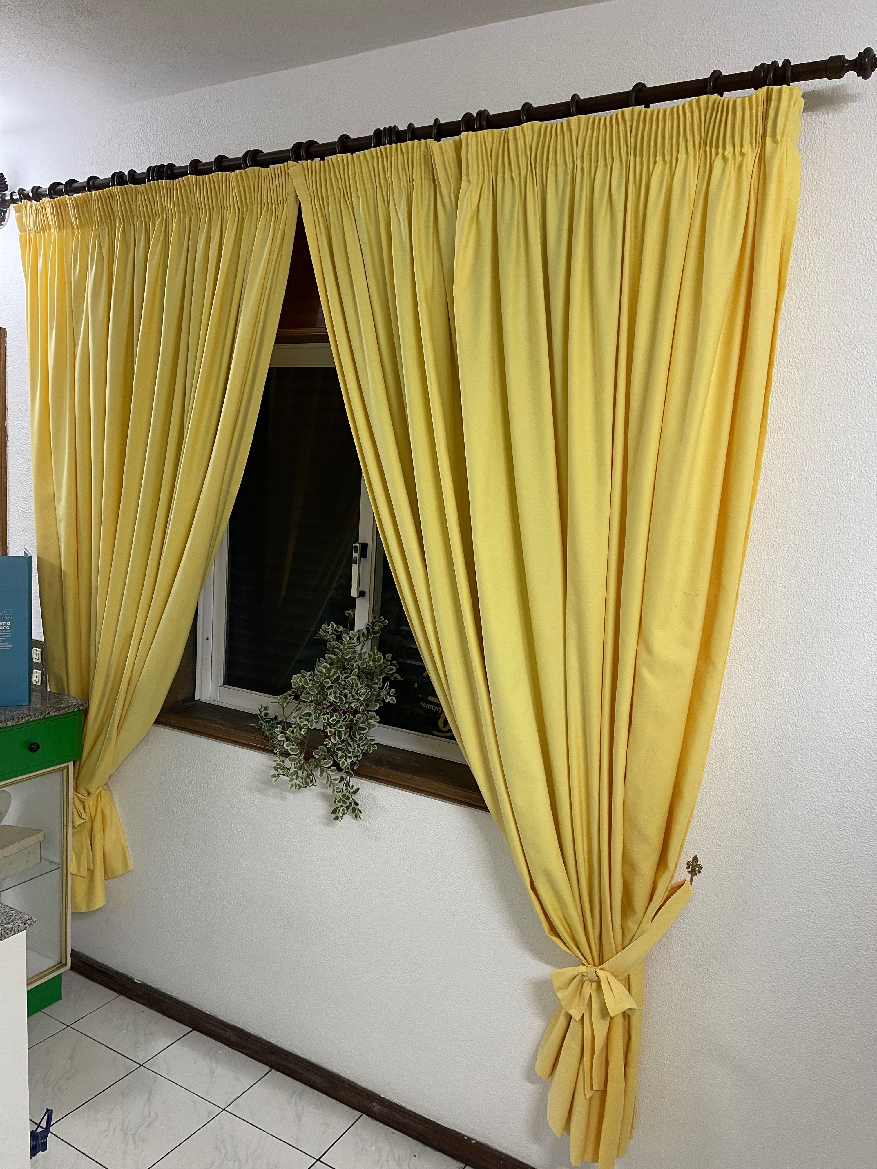 Conjunto de Reposteiros/Cortinas Amarelas