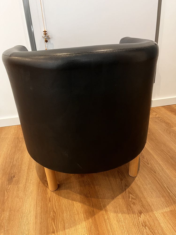 Poltrona preta IKEA