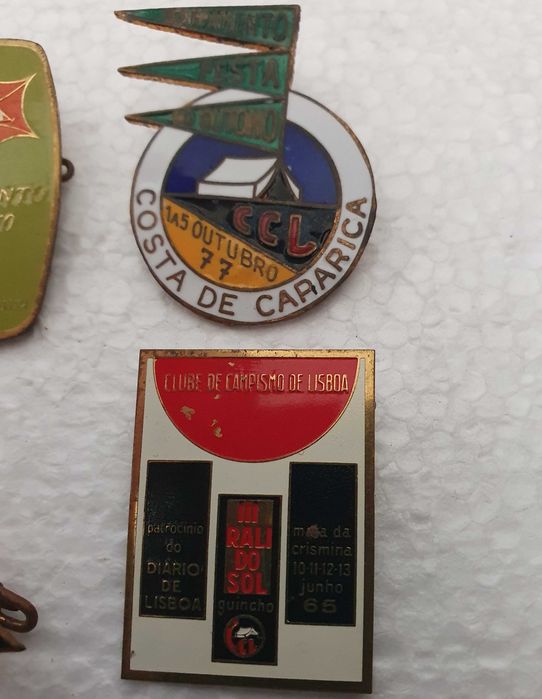 PINs / Alfinetes / Crachás / Emblemas muito antigos, de Campistas, CCL