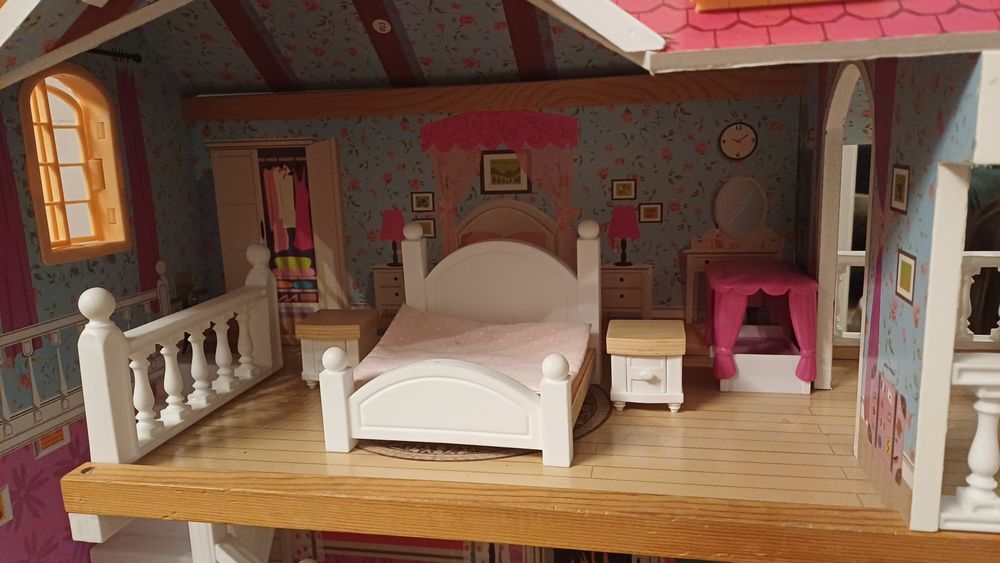 Bino 83557 Duży domek dla lalek