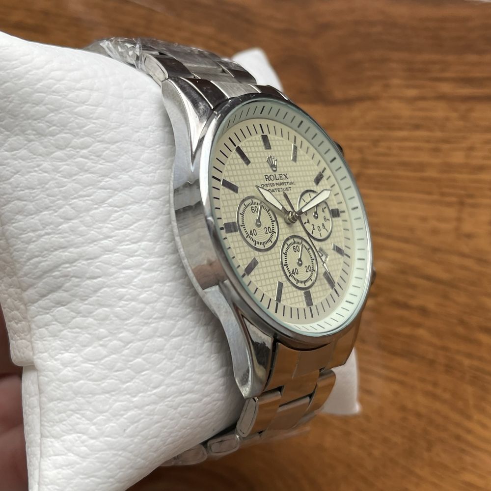 Чоловічий годинник Rolex на боаслеті з світлим циферблатом