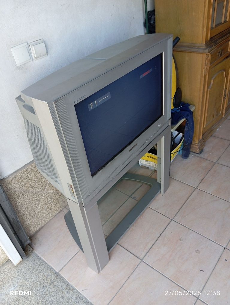 Televisão com móvel 32 polgadas