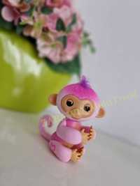 Fingerlings interaktywna mała małpka Jasno-różowa