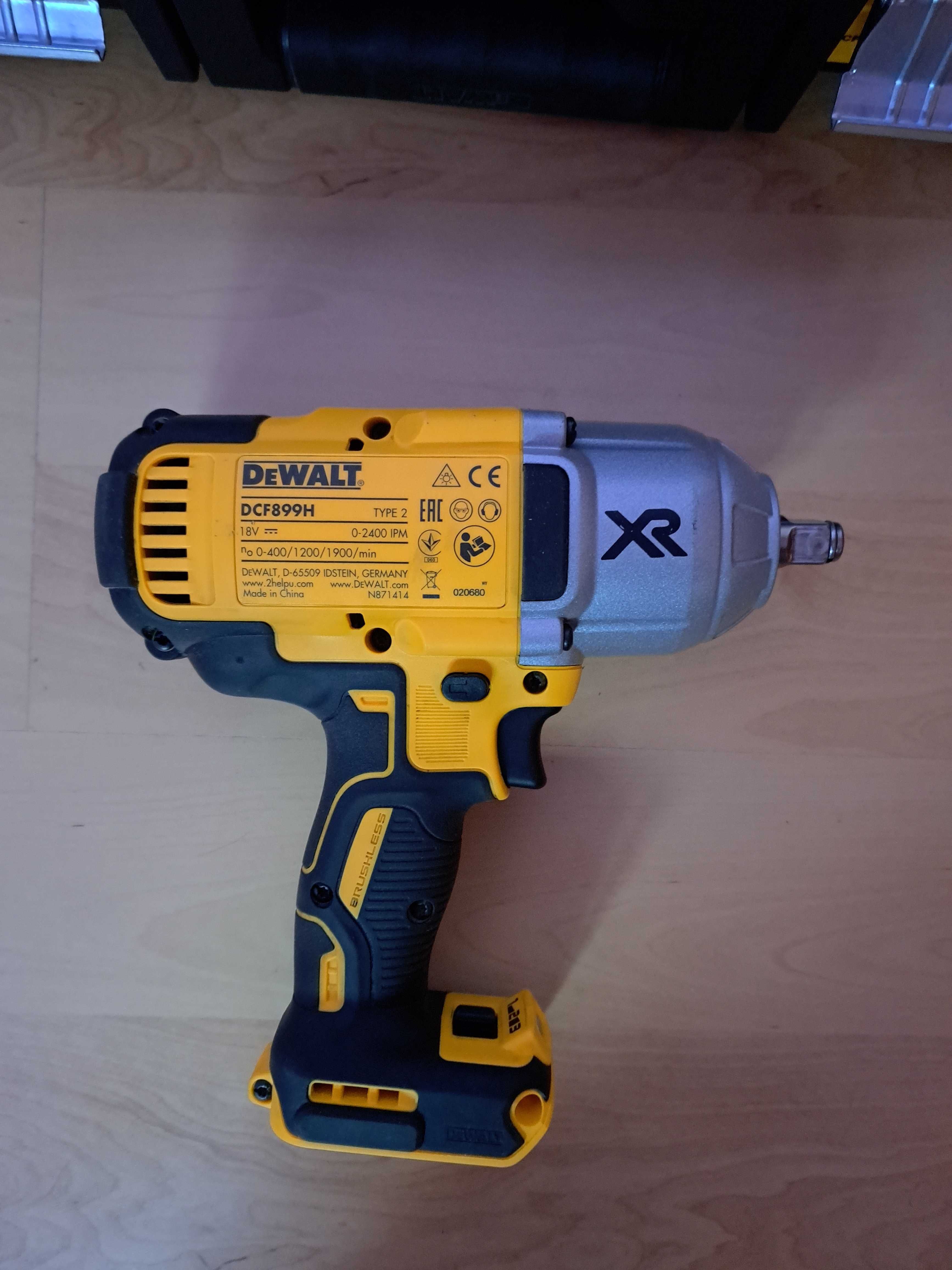 Klucz Udarowy DeWalt 1/2 cala 950Nm 18V XR (Body + Walizka)