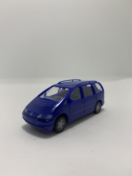 Volkswagen Sharan da Wiking escala H0 1/87