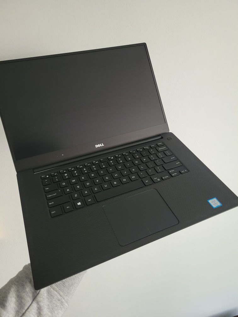 Ігровий ноутбук Dell XPS 15 9560/i7-7700HQ/RAM16gb/SSD256gb/GTX1050