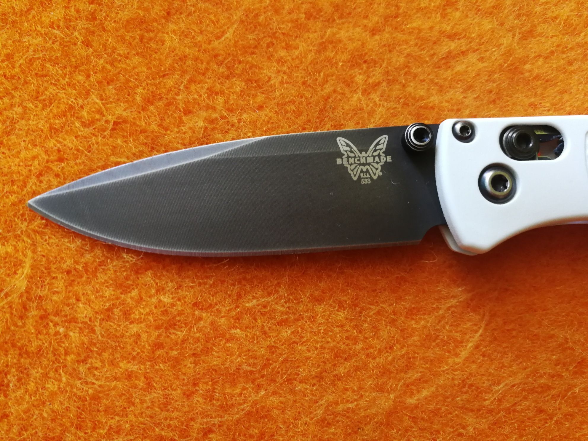 Nóż Benchmade Mini Bugout biały czarny USA EDC kolba survival Morakniv