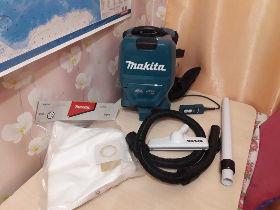 Ранцевый аккумуляторный пылесос Makita DVC260Z