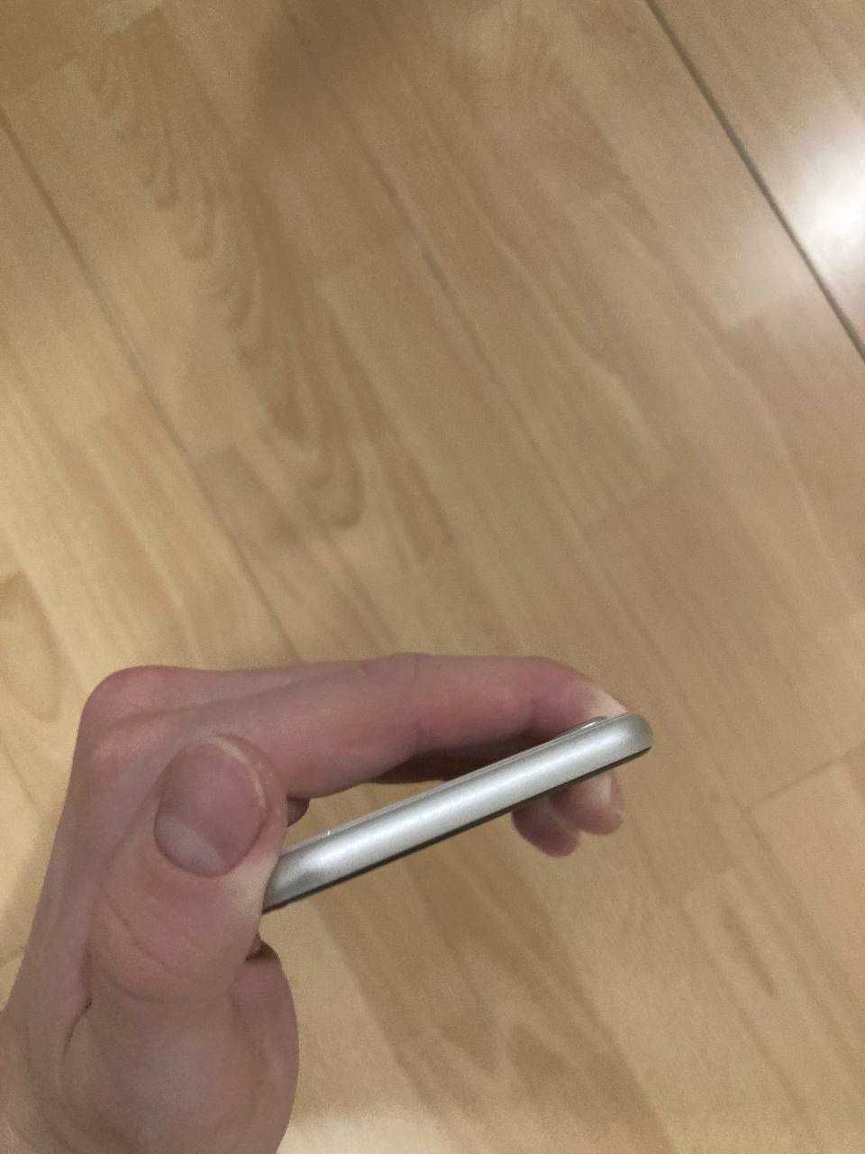 Продам/обміняю iPhone SE 2020(2nd generation) 128gb. На запчастини