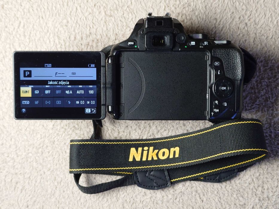 Nikon D5600 korpus/body