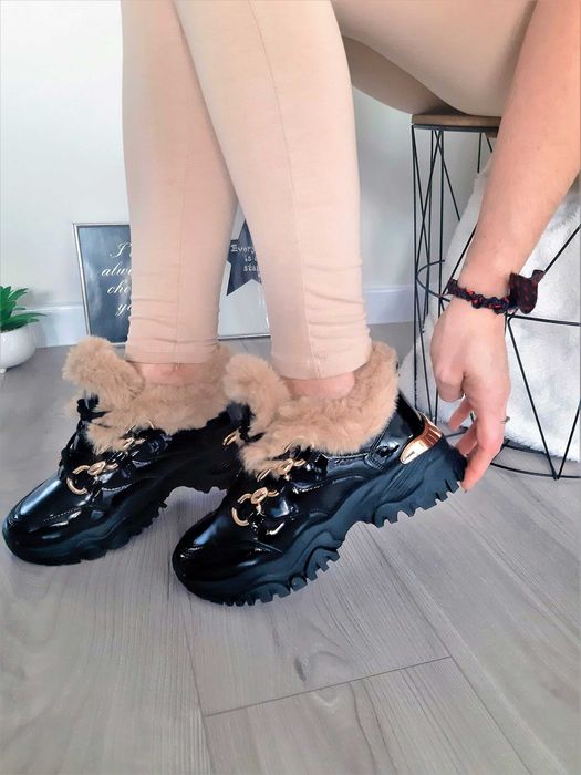 Adidasy czarne lakierowane z futerkiem 39 -24,5 cm