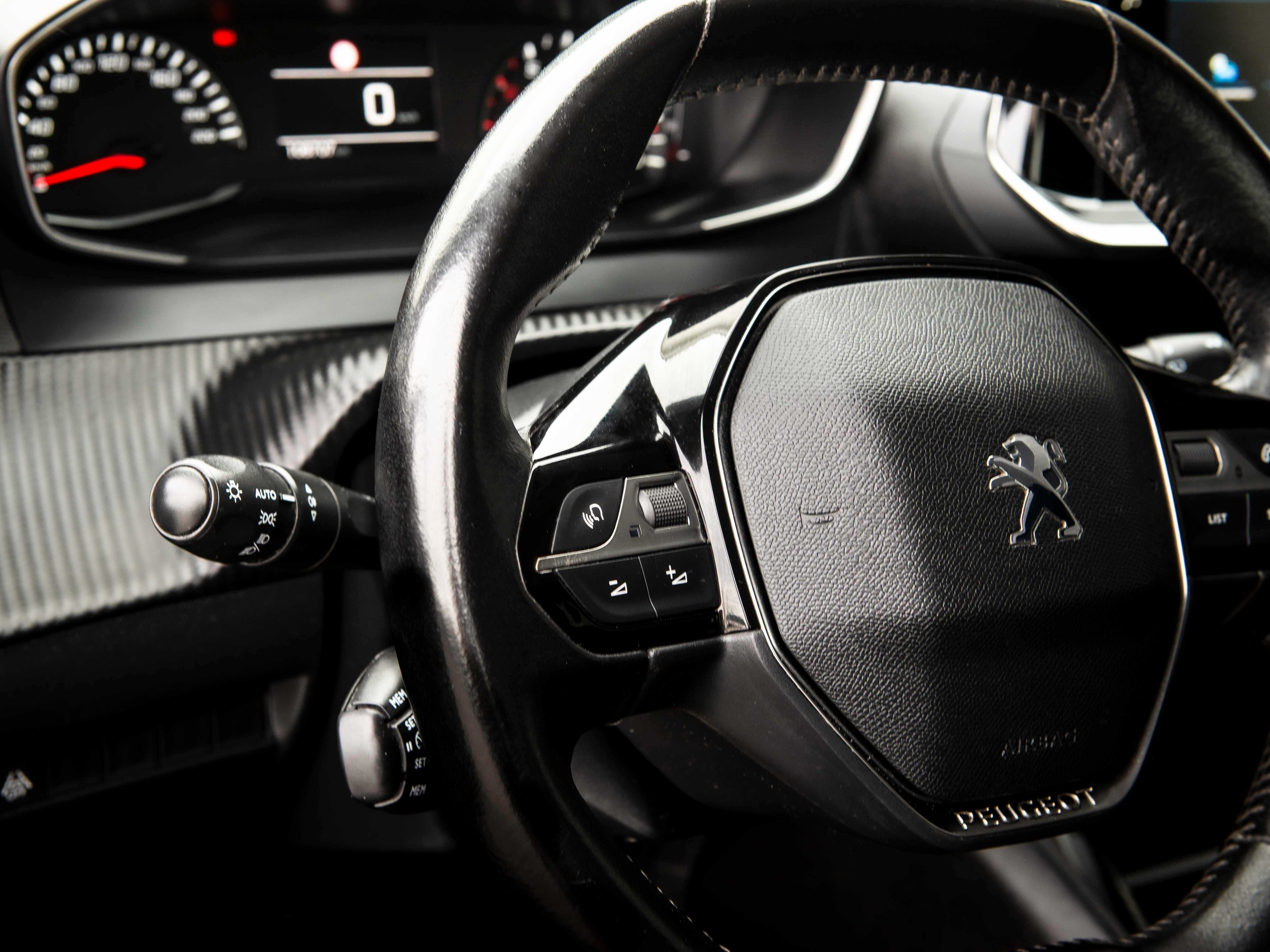 PEUGEOT 208 1.5 HDI Active com garantia