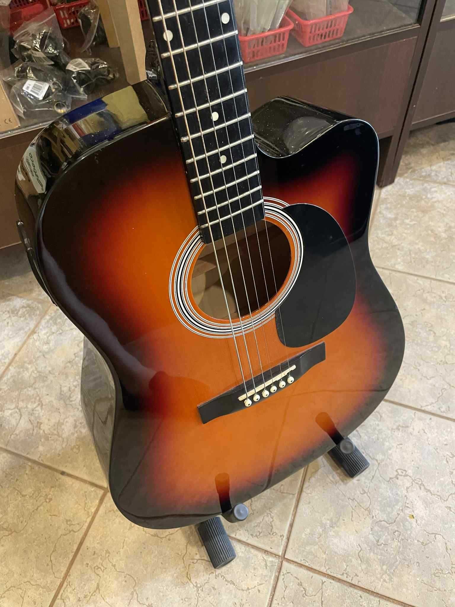 Gitara elektro akustyczna STAGG + pokrowiec