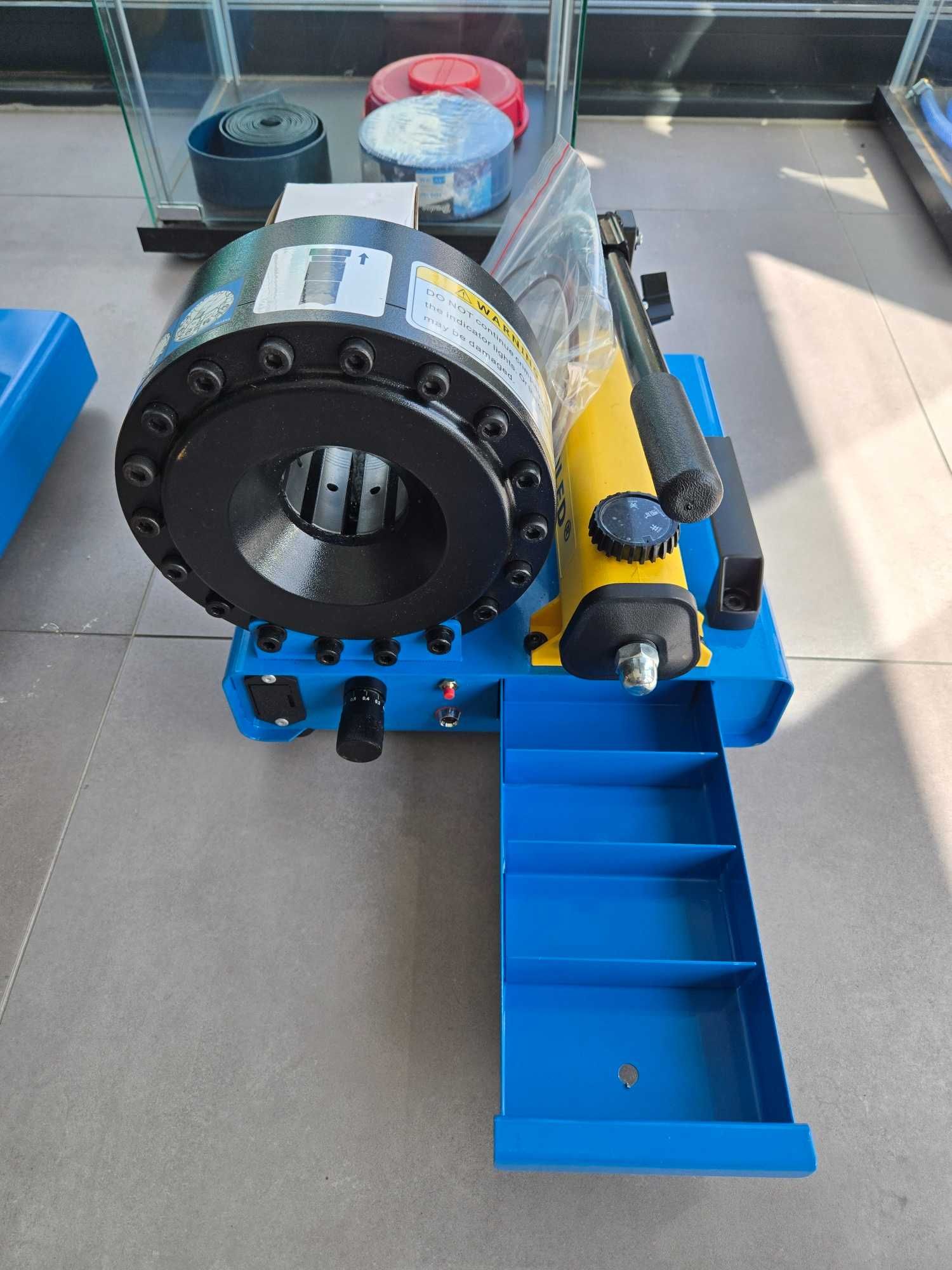 Zakuwarka - maszyna do zakuwania przewodów hydraulicznych do 1"