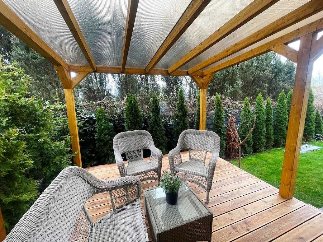 pergola z drewna klejonego BSH, zadaszenie tarasu, poliwęglan