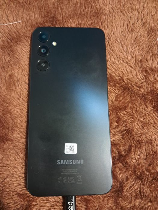 Vendo este telemovel como novo tem 6 mês com capa de silicone.