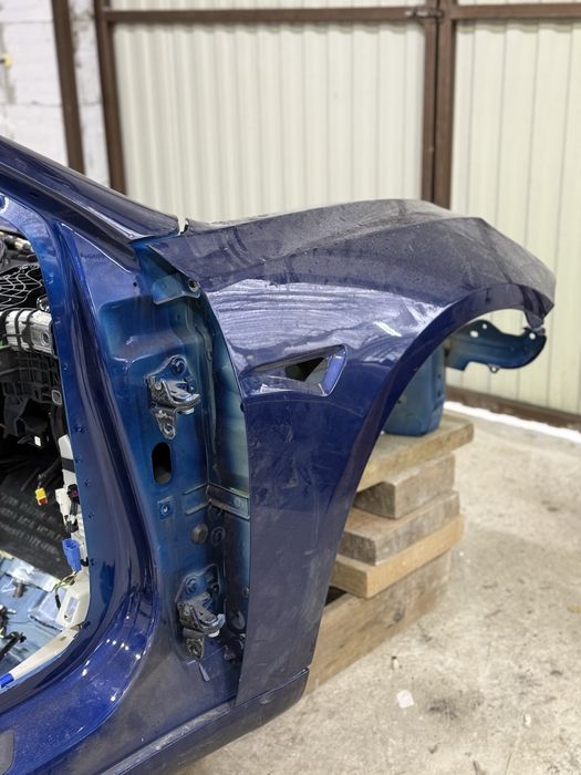 Крило переднє праве з дефектом Model 3 синє