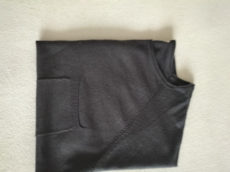 Sweter z cekinami na rękawach rozmiar M