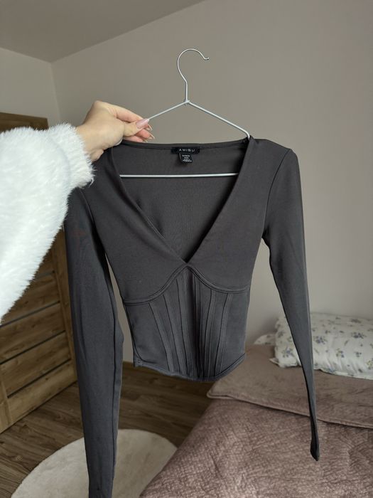 damski top z długim rękawem