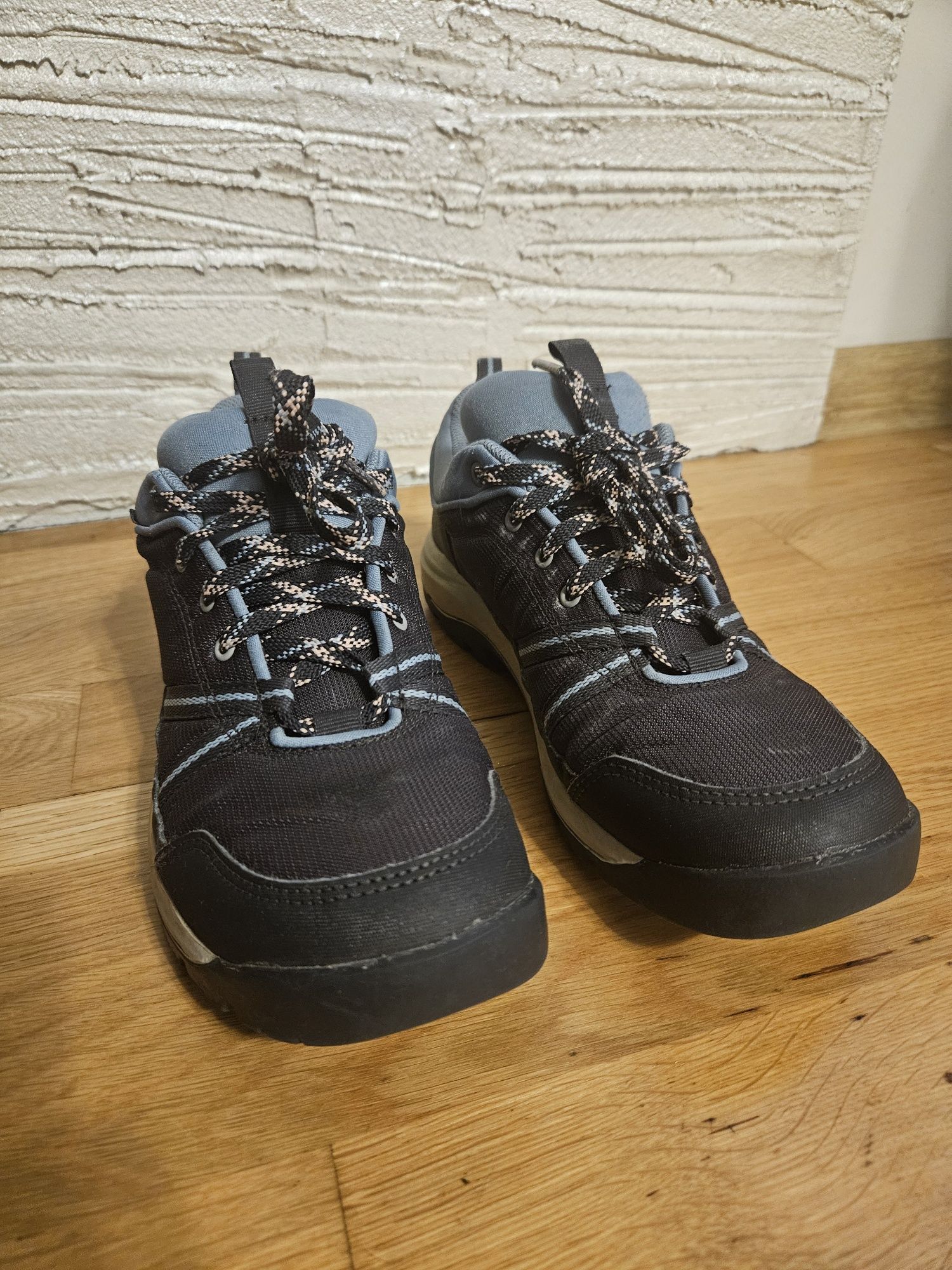 Buty turystyczne Quechua niskie wodoodporne 38