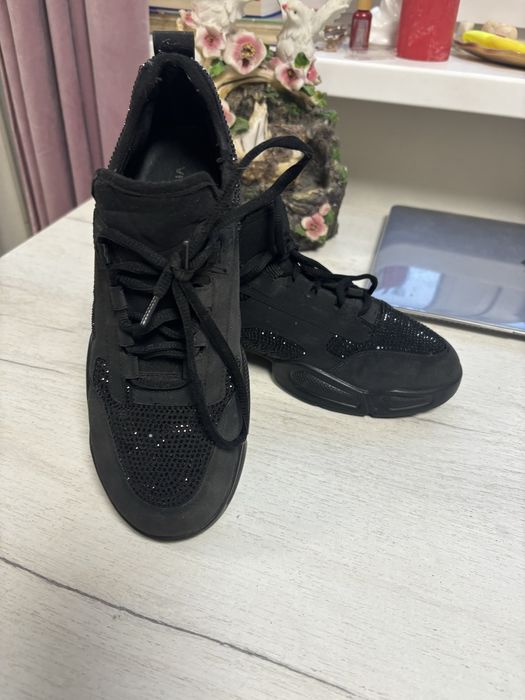 Кроссовки женские