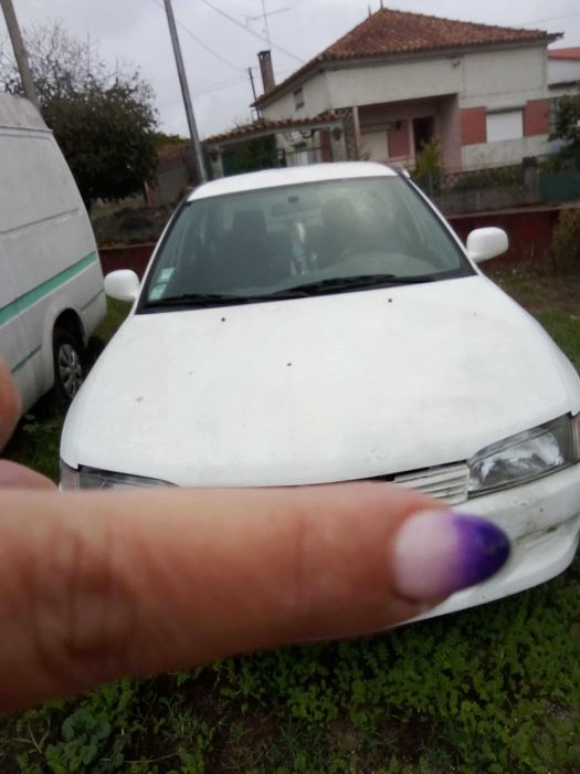 Carro  Mitsubishi Lance de 97 inteiro  ou para peças