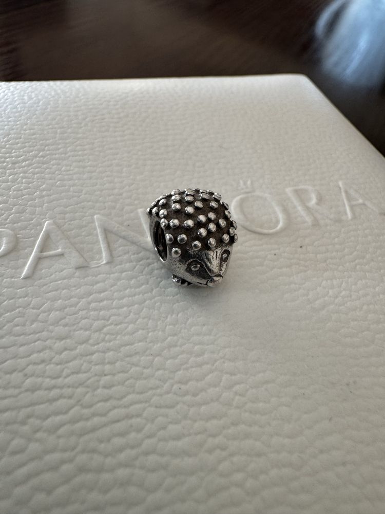 Pandora charms jeż