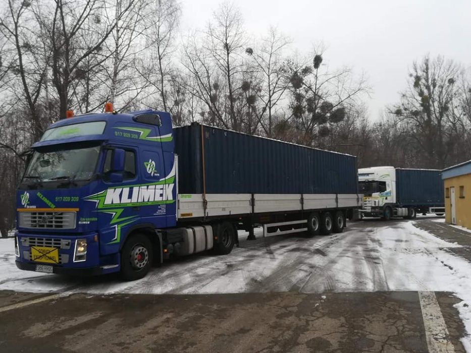 Transport palet materiałów budowlanych pustaków bloczków HDS jib