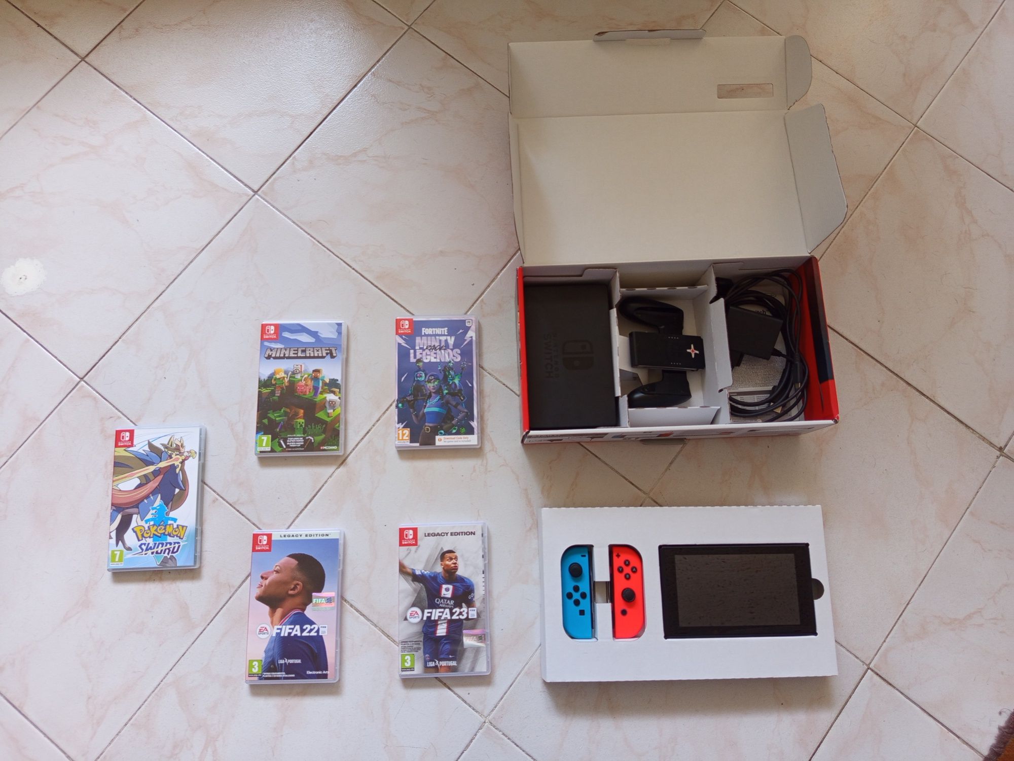 Nintendo Switch +5 jogos a 220€