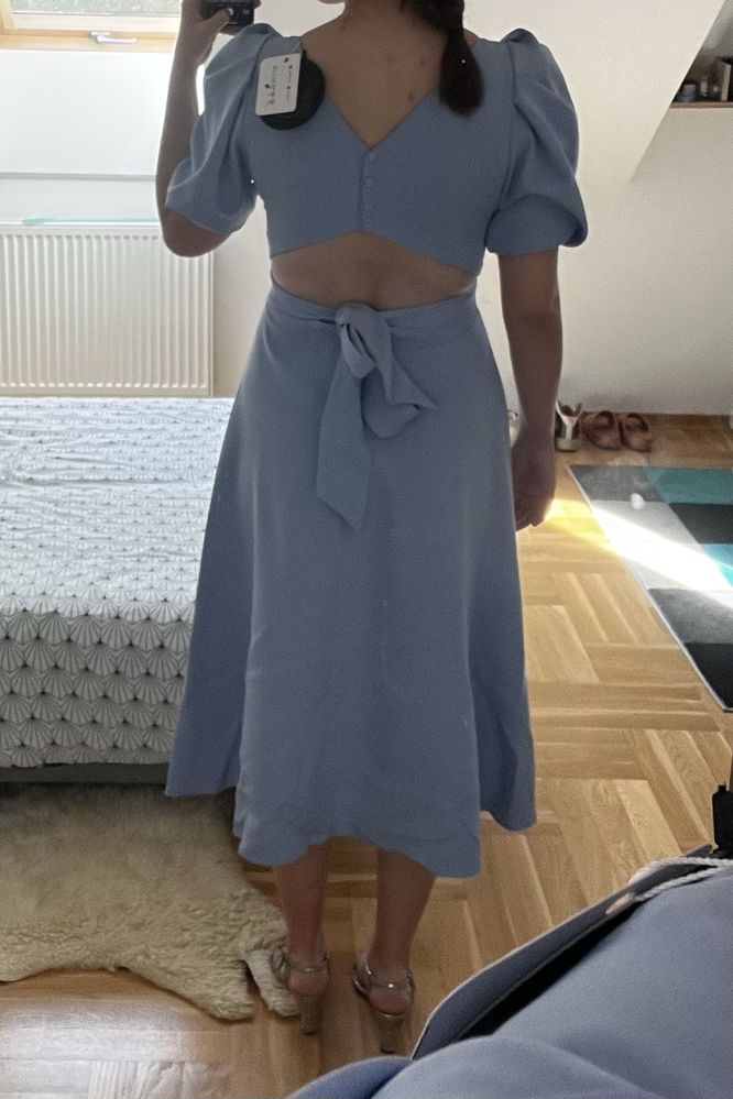 Jasnoniebieska sukienka midi