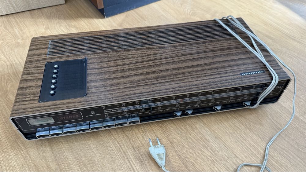 Rádio Grundig RTV 720 antigo