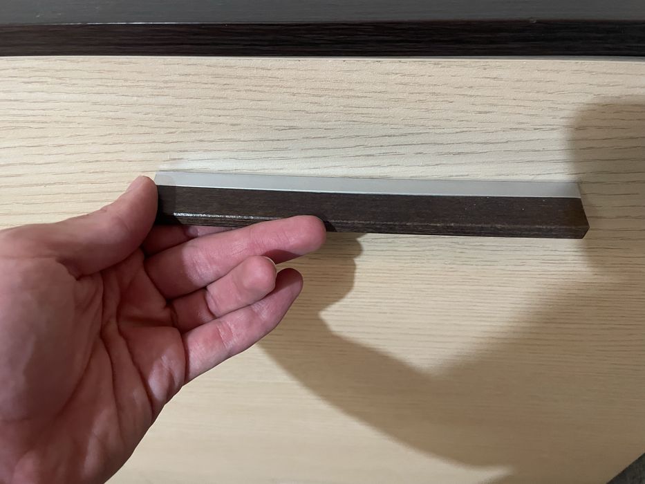 Oddam szafkę z półkami