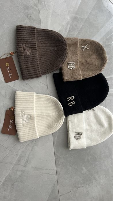 Шапки жіночі ,уточнюйте ціну щодо кожноі окремо