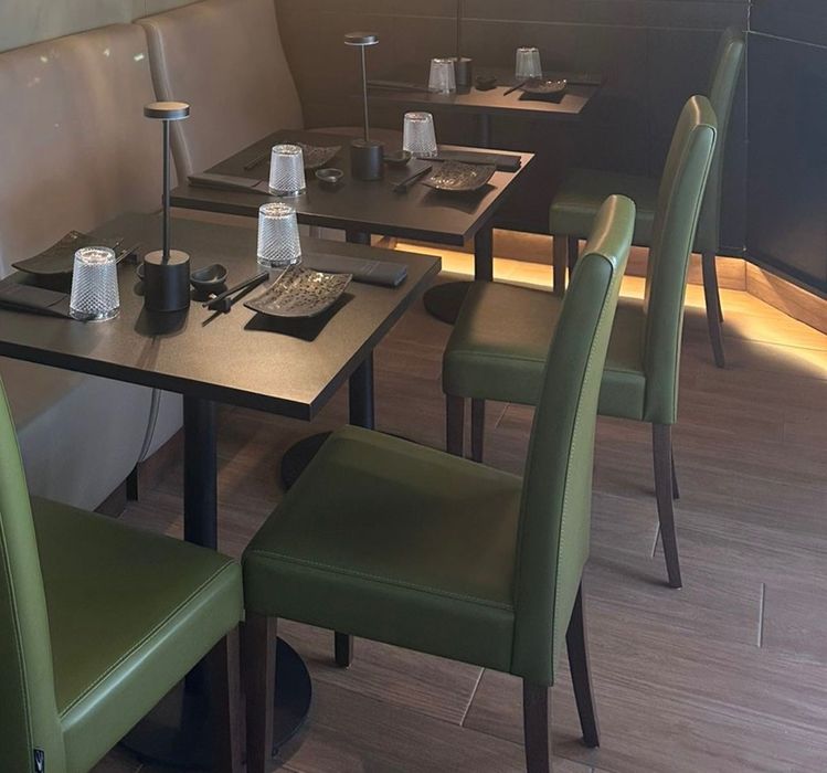 Cadeiras em pele verde para casa ou restaurante