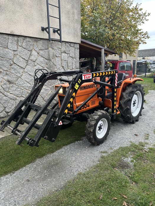 Traktorek Hinomoto e2304 z turem wspomaganie