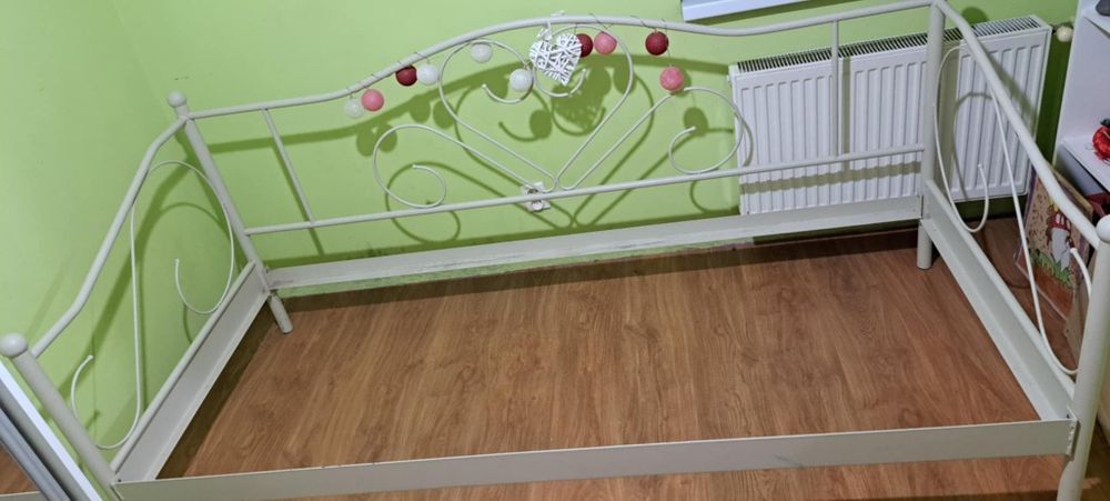 Sprzedam łóżko dziewczęce