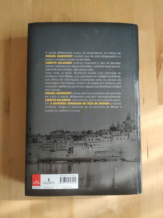 Livro "A rapariga apanhada na teia de aranha"