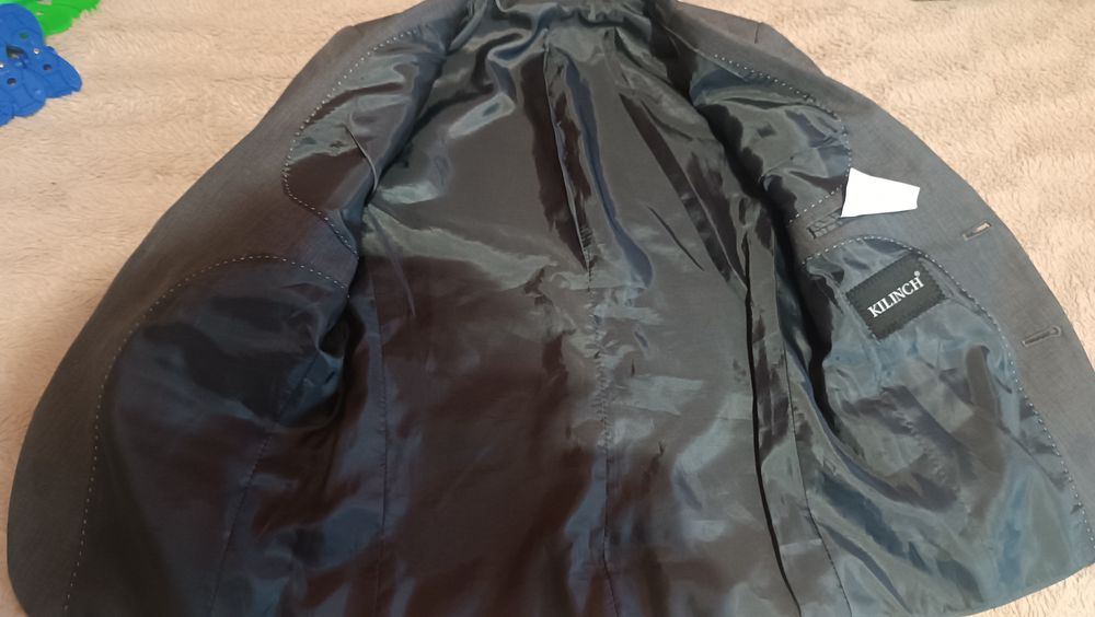 Garnitur dla chłopca w wieku 4 lat.