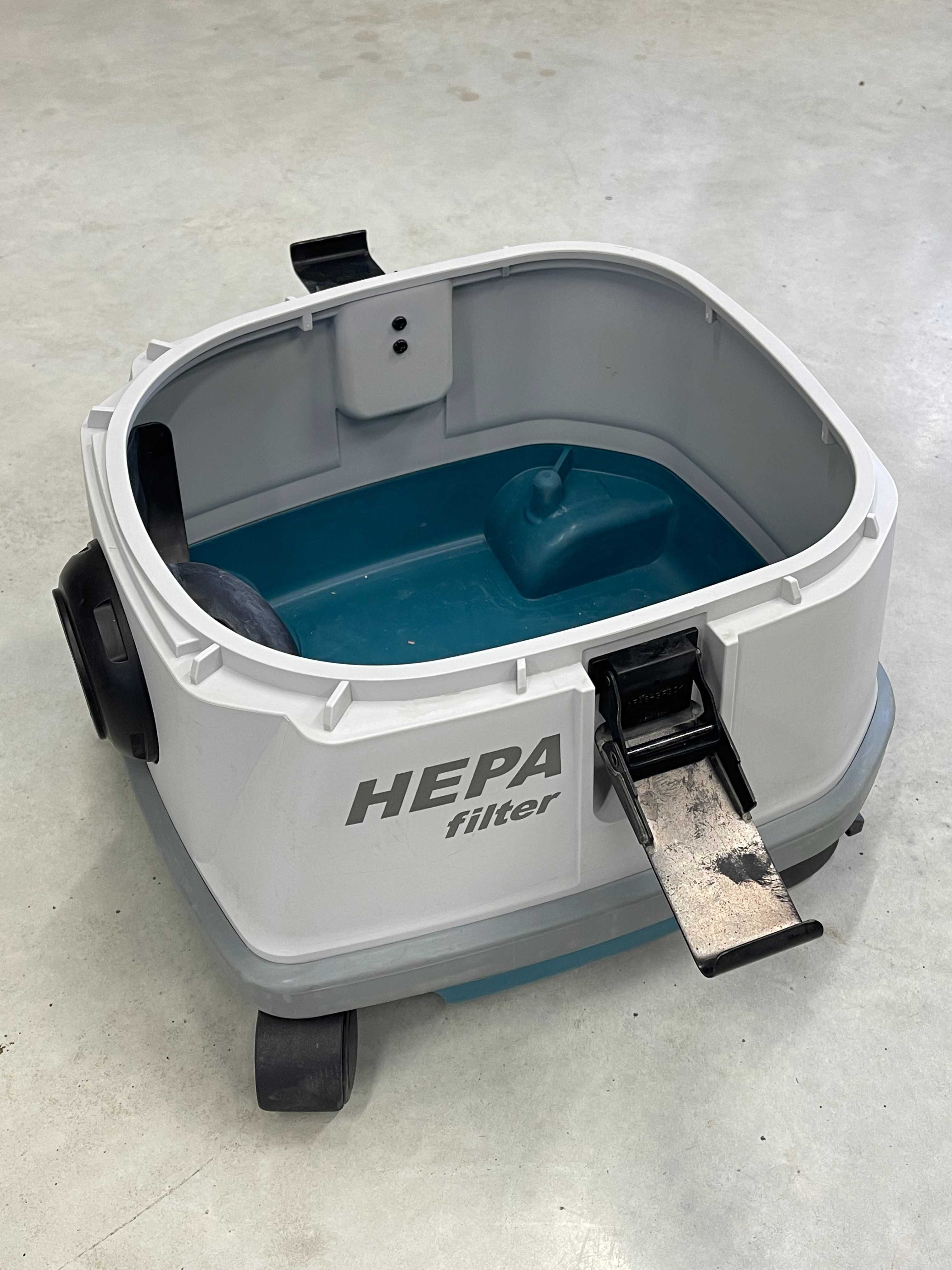 Пилосос Makita DVC863L з HEPA-фільтром