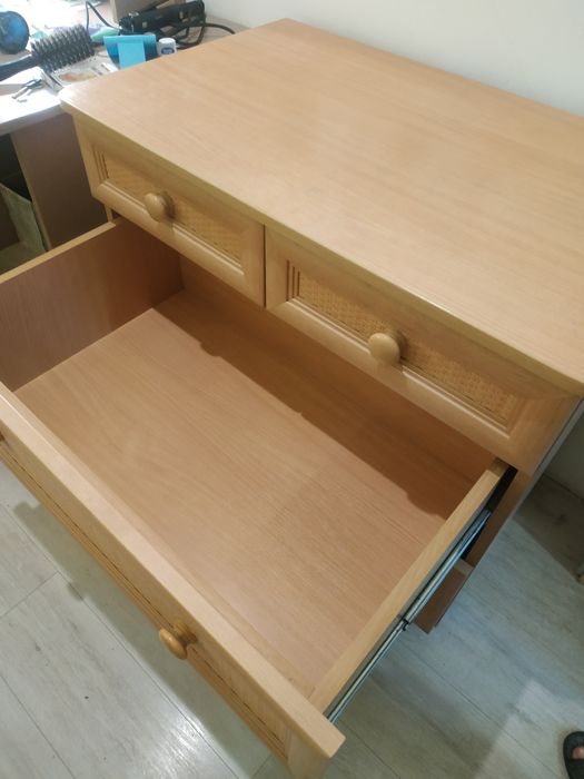 Комод на чотири відділення  Продається разом з шафою