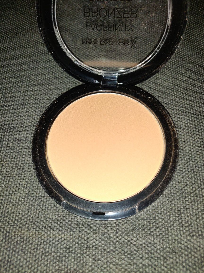 Max Factor facefinity bronzer 001 light