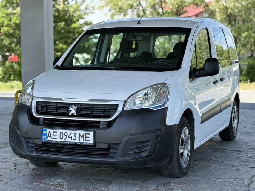Продам Peugeot Partner Tepee 1.6HDi MT Официал 2016