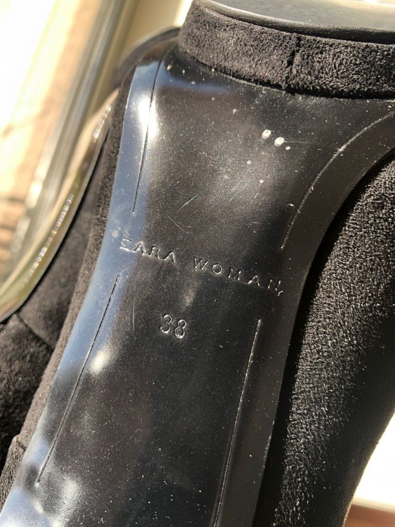 Botas Zara preta de camurça