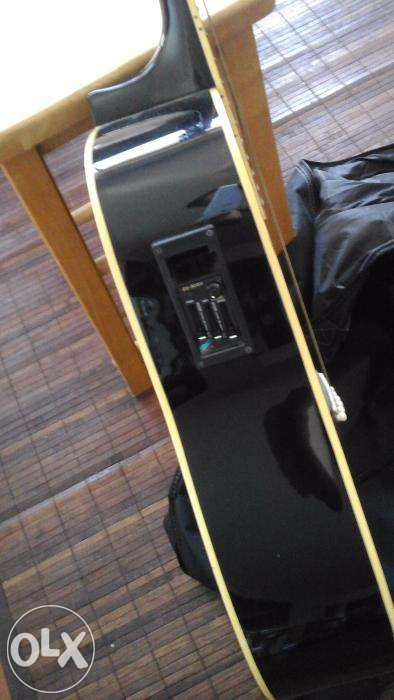 Viola semi-aucústica