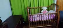 Cama de criança em pinho maciço.