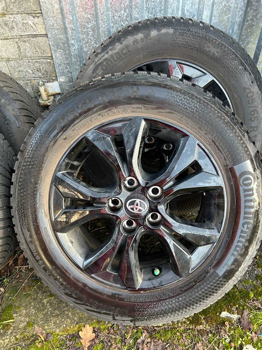 opony felgi toyota yaris cross  205/65/R16 ZIMOWE CONTINENLAT + GRATIS