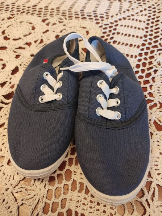 Nowe trampki czeszki 33
