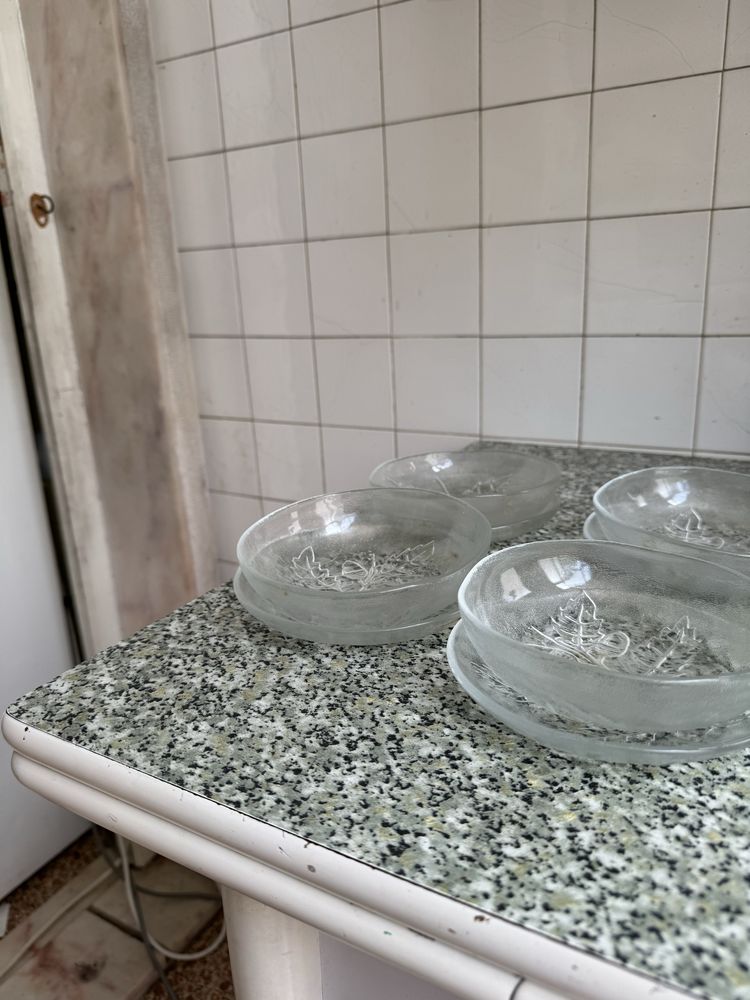 Conjunto pratos e taças